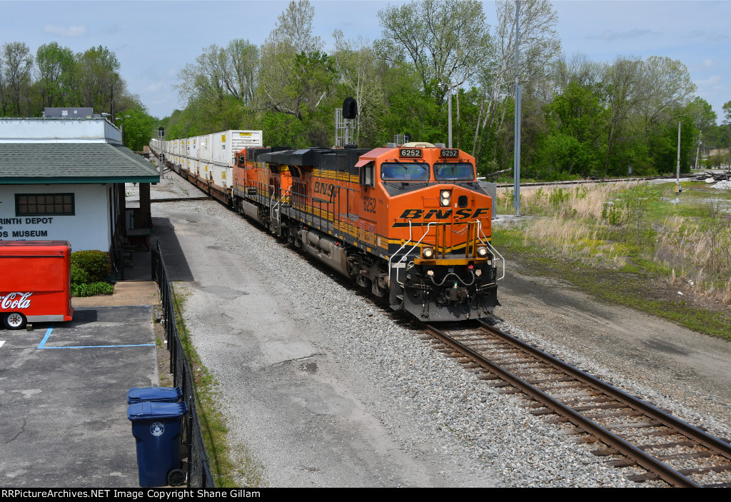 BNSF 6252